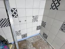 Finaliser le carrelage dans la nouvelle douche à Montreuil (93100)